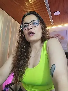 Snapshot of Rose_Thompson1 chatting on 2, 6, 2026 Rose Thompson1 online show from 2, 6, 2026