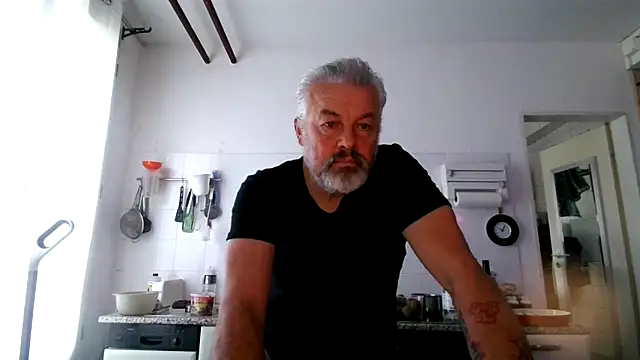 Snapshot of Berg_Boy chatting on 30, 11, 2025 Berg Boy online show from 30, 11, 2025