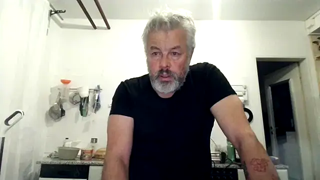 Snapshot of Berg_Boy chatting on 1, 12, 2025 Berg Boy online show from 1, 12, 2025