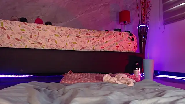 catmolly  online show from 16, 4, 2026