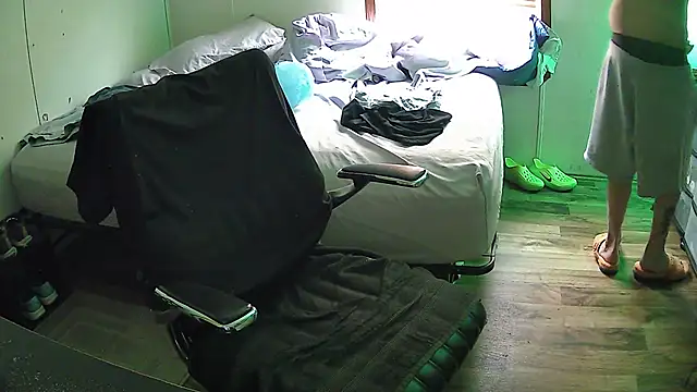 Muffdiver718 online show from 17, 3, 2025