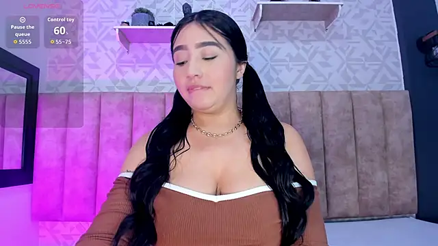 Snapshot of MelinaCruz chatting on 10, 10, 2025 MelinaCruz online show from 10, 10, 2025