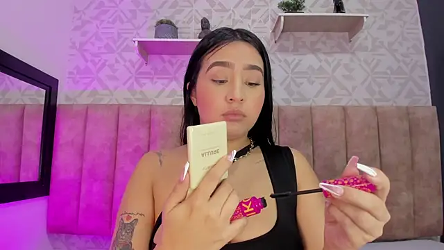 Snapshot of MelinaCruz chatting on 10, 11, 2025 MelinaCruz online show from 10, 11, 2025