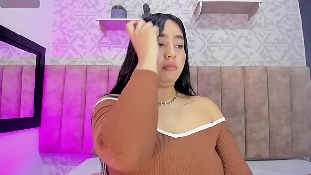 Snapshot of MelinaCruz chatting on 13, 11, 2025 MelinaCruz online show from 13, 11, 2025