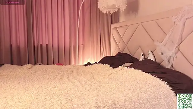 Snapshot of NormaCusson chatting on 1, 11, 2025 NormaCusson online show from 1, 11, 2025