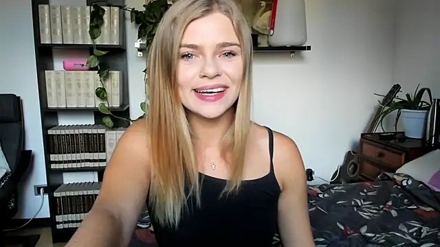 Snapshot of HaleyReedme chatting on 23, 9, 2025 HaleyReedme online show from 23, 9, 2025