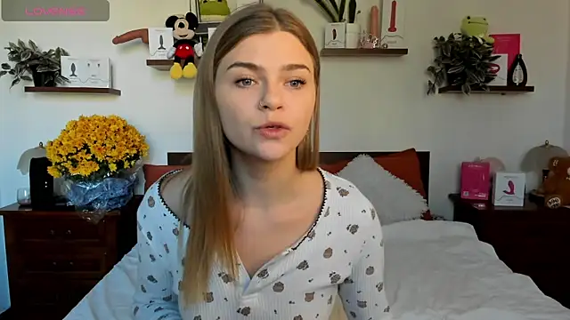 Snapshot of HaleyReedme chatting on 4, 11, 2025 HaleyReedme online show from 4, 11, 2025