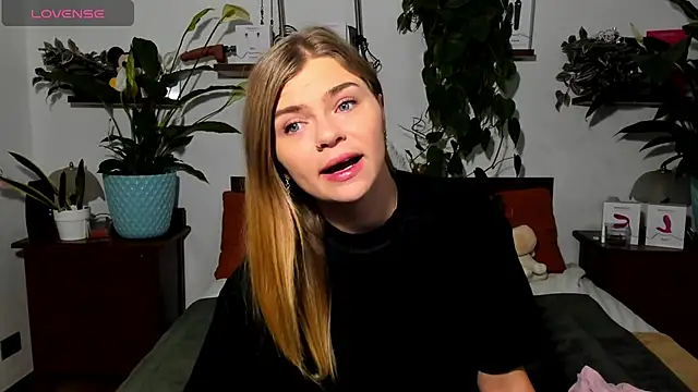 Snapshot of HaleyReedme chatting on 26, 11, 2025 HaleyReedme online show from 26, 11, 2025