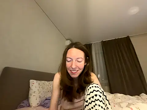 Snapshot of Aliniasky chatting on 7, 11, 2025 Aliniasky online show from 7, 11, 2025