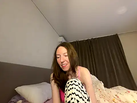Snapshot of Aliniasky chatting on 8, 11, 2025 Aliniasky online show from 8, 11, 2025