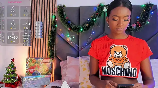 Snapshot of Kendallross28 chatting on 4, 12, 2025 Kendallross28 online show from 4, 12, 2025