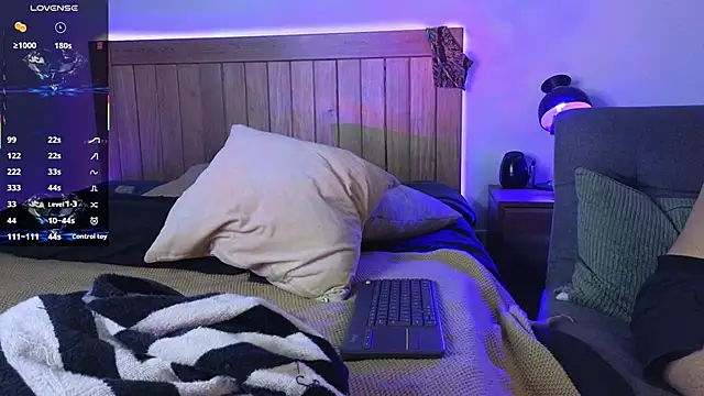 Xander Card online show from 12, 9, 2025