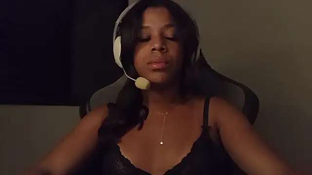 Snapshot of cammydebora chatting on 8, 10, 2025 cammydebora online show from 8, 10, 2025