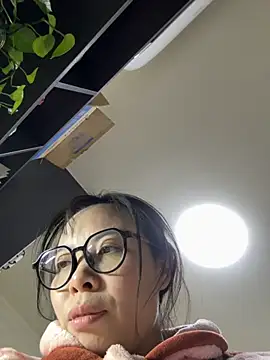 Snapshot of aa520uv chatting on 21, 10, 2025 aa520uv online show from 21, 10, 2025