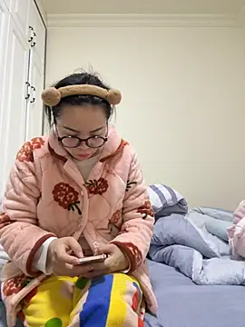 Snapshot of aa520uv chatting on 22, 10, 2025 aa520uv online show from 22, 10, 2025