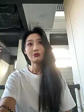 Snapshot of linger-23 chatting on 9, 10, 2025 linger-23 online show from 9, 10, 2025