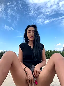 Snapshot of linger-23 chatting on 2, 11, 2025 linger-23 online show from 2, 11, 2025