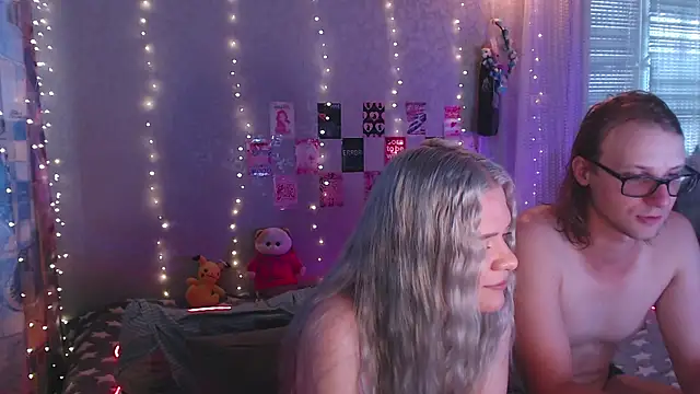 Snapshot of Your_Horny_Friends chatting on 5, 8, 2026 Your Horny Friends online show from 5, 8, 2026