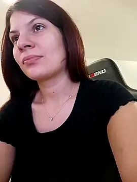 Snapshot of MeCherryy chatting on 17, 11, 2025 MeCherryy online show from 17, 11, 2025