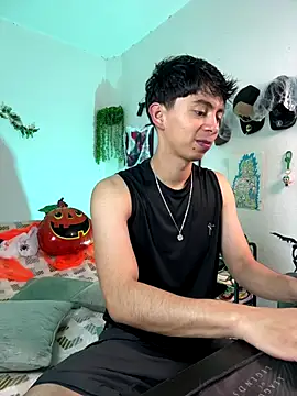 Snapshot of Yaiden_11 chatting on 28, 10, 2025 Yaiden 11 online show from 28, 10, 2025