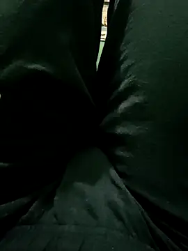 Snapshot of royall_queen chatting on 19, 3, 2025 royall queen online show from 19, 3, 2025