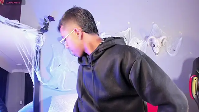 Snapshot of Colstorw_ chatting on 22, 10, 2025 Colstorw online show from 22, 10, 2025