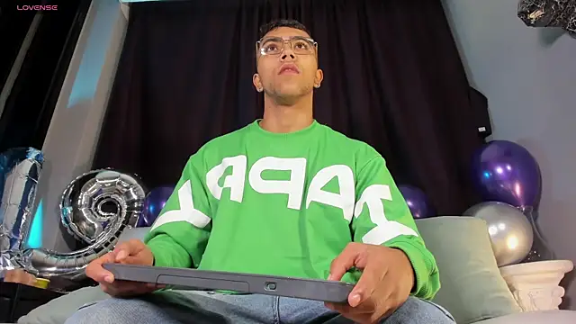 Snapshot of Colstorw_ chatting on 15, 11, 2025 Colstorw online show from 15, 11, 2025