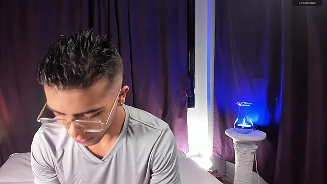 Snapshot of Colstorw_ chatting on 27, 11, 2025 Colstorw online show from 27, 11, 2025