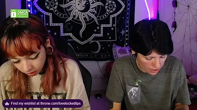 Snapshot of lovelockedlips chatting on 15, 10, 2025 lovelockedlips online show from 15, 10, 2025