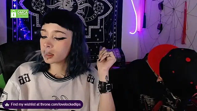 Snapshot of lovelockedlips chatting on 17, 10, 2025 lovelockedlips online show from 17, 10, 2025