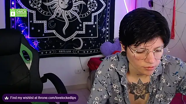 Snapshot of lovelockedlips chatting on 19, 10, 2025 lovelockedlips online show from 19, 10, 2025