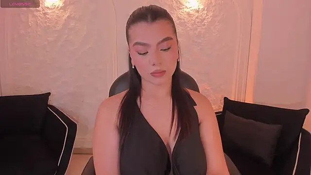 Snapshot of CandaseRussell chatting on 4, 12, 2025 CandaseRussell online show from 4, 12, 2025