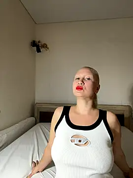 Snapshot of Nikusia chatting on 9, 10, 2025 Nikusia online show from 9, 10, 2025