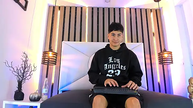 Jhojan twink online show from 23, 10, 2025