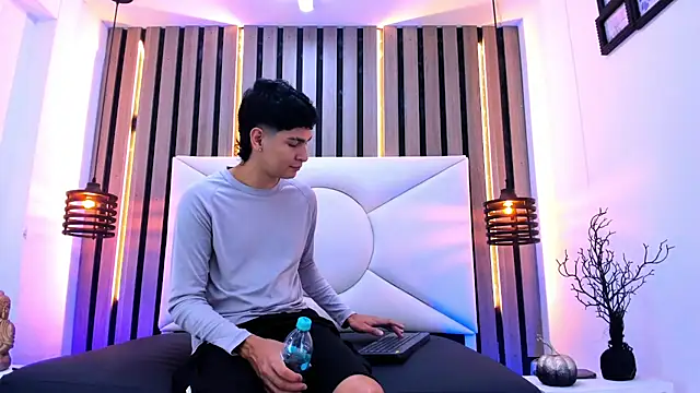 Jhojan twink online show from 24, 10, 2025