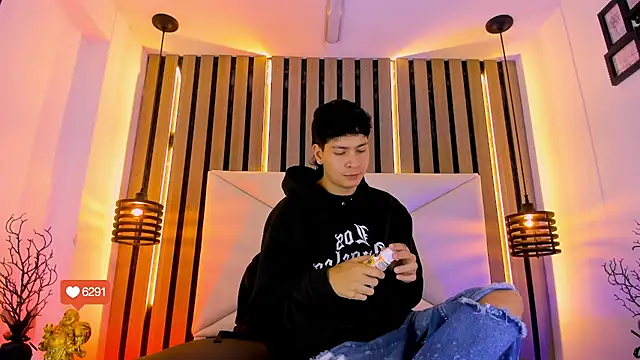 Jhojan twink online show from 12, 11, 2025