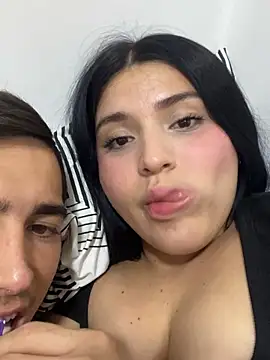 pareja curiosa19 online show from 22, 12, 2025