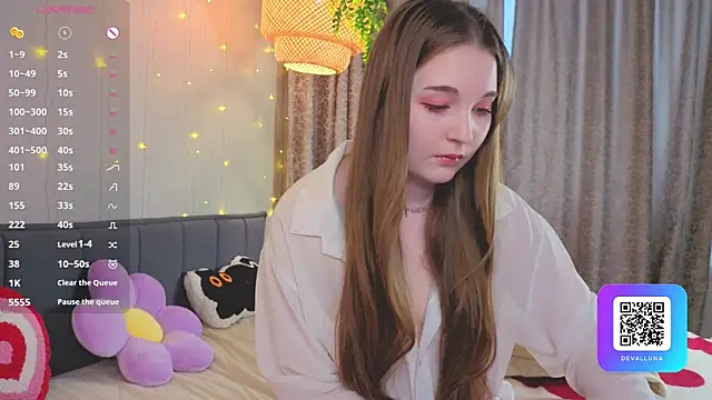 ConstanceHelms online show from 10, 4, 2026