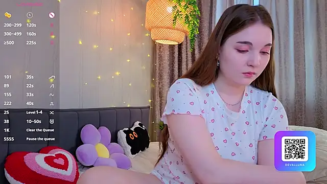 ConstanceHelms online show from 16, 4, 2026