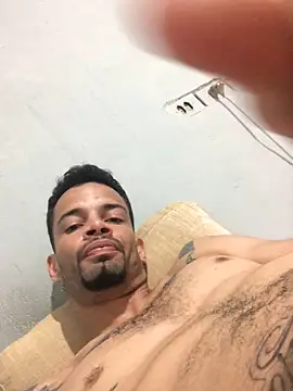 Snapshot of HenriquePhn chatting on 5, 4, 2026 HenriquePhn online show from 5, 4, 2026