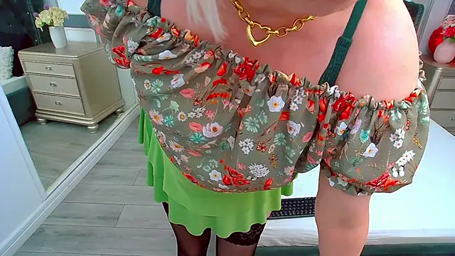 SuzzySun online show from 7, 3, 2025