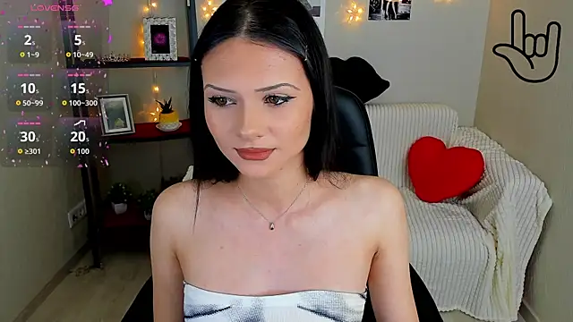 Snapshot of Kitti__ chatting on 5, 11, 2025 Kitti online show from 5, 11, 2025