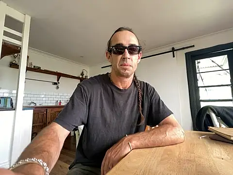 Snapshot of mastertittiefkr chatting on 17, 11, 2025 mastertittiefkr online show from 17, 11, 2025