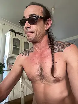 Snapshot of mastertittiefkr chatting on 25, 11, 2025 mastertittiefkr online show from 25, 11, 2025