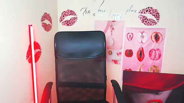 Snapshot of VanessaRey_ chatting on 19, 4, 2026 VanessaRey online show from 19, 4, 2026