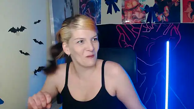 Snapshot of VanessaRey_ chatting on 21, 4, 2026 VanessaRey online show from 21, 4, 2026