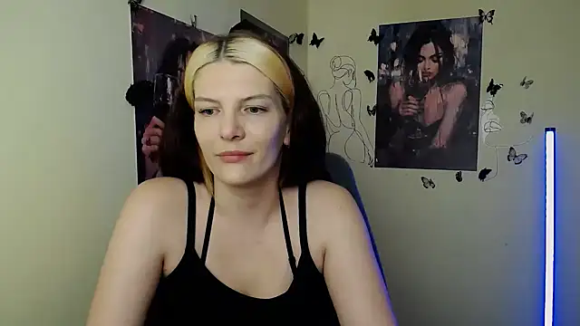 Snapshot of VanessaRey_ chatting on 25, 4, 2026 VanessaRey online show from 25, 4, 2026