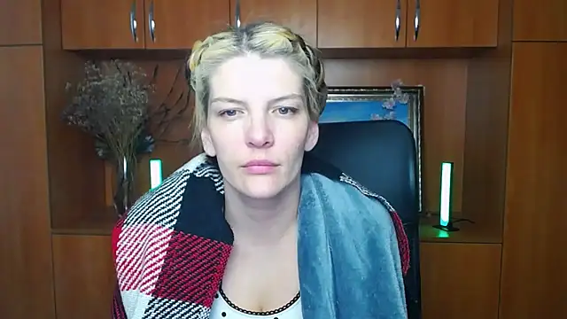 Snapshot of VanessaRey_ chatting on 3, 5, 2026 VanessaRey online show from 3, 5, 2026