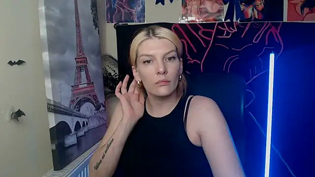 Snapshot of VanessaRey_ chatting on 4, 5, 2026 VanessaRey online show from 4, 5, 2026