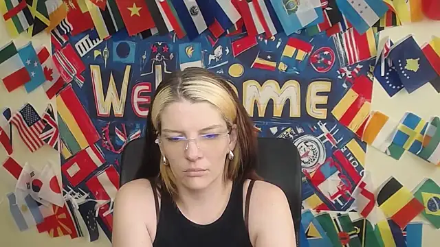 Snapshot of VanessaRey_ chatting on 7, 5, 2026 VanessaRey online show from 7, 5, 2026